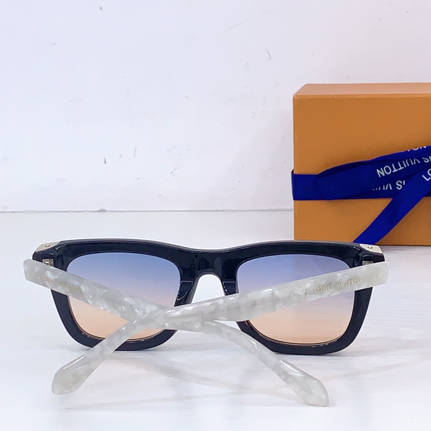 Louis Vuitton LOUIS VUITTO*