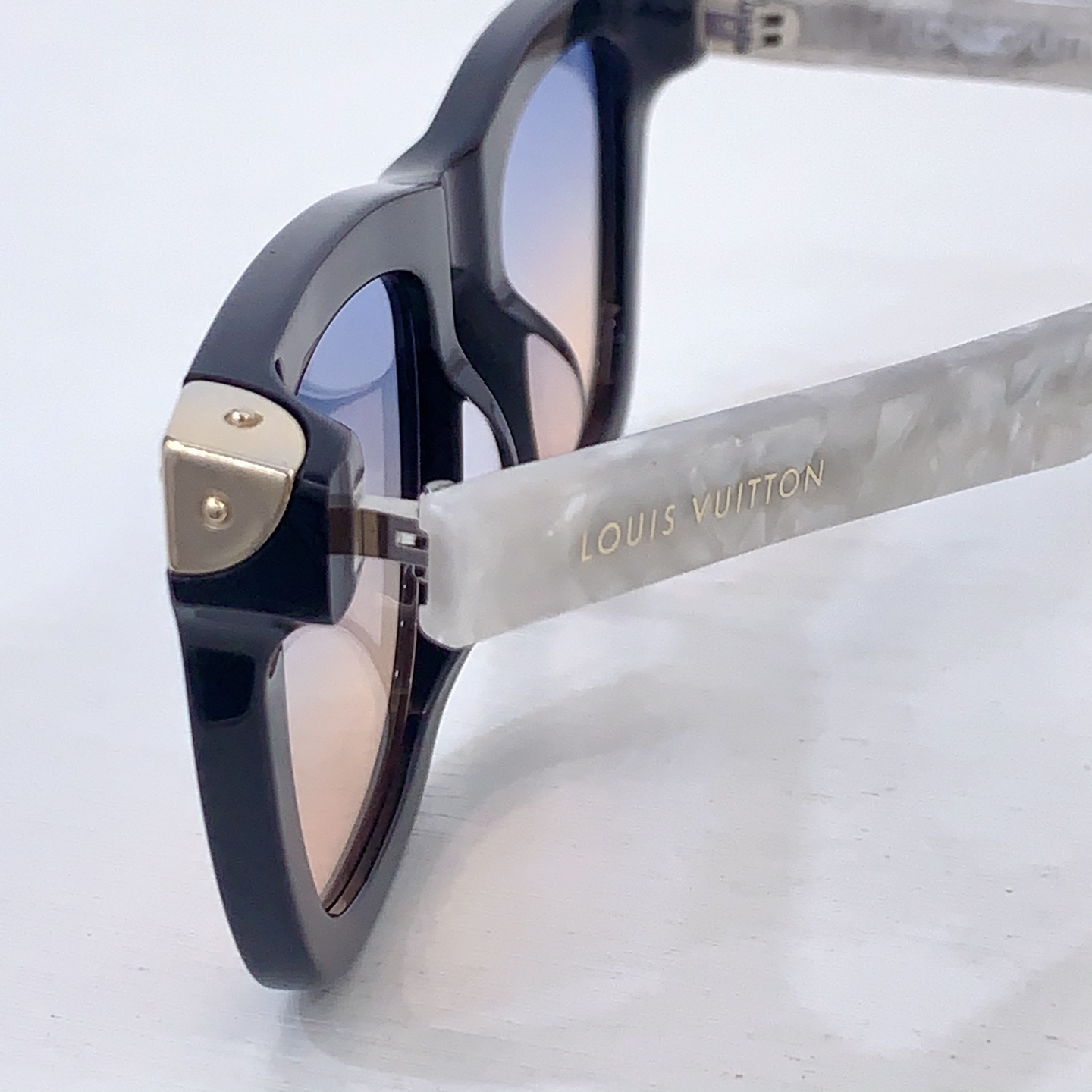 Louis Vuitton LOUIS VUITTO*