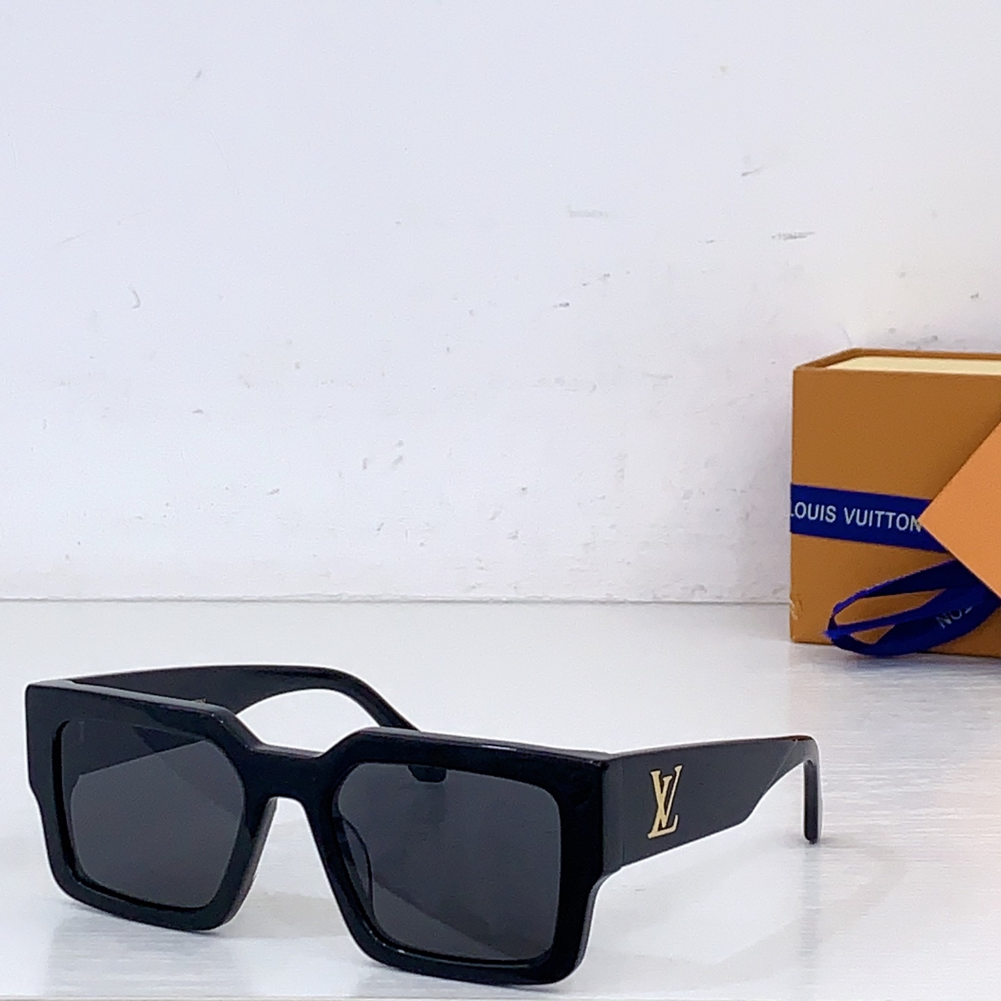 Louis Vuitton Louis Vuitto*