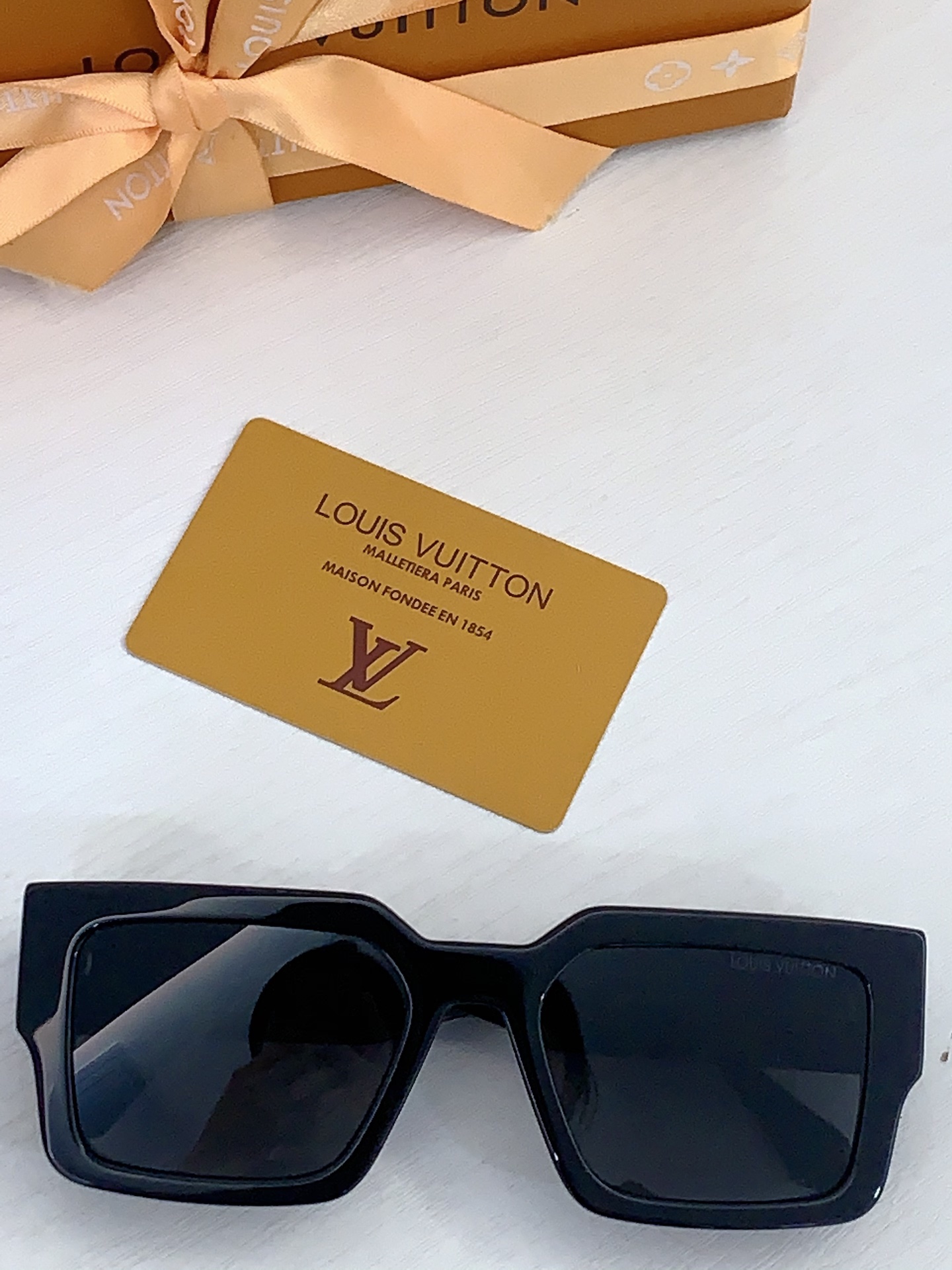 Louis Vuitton Louis Vuitto*