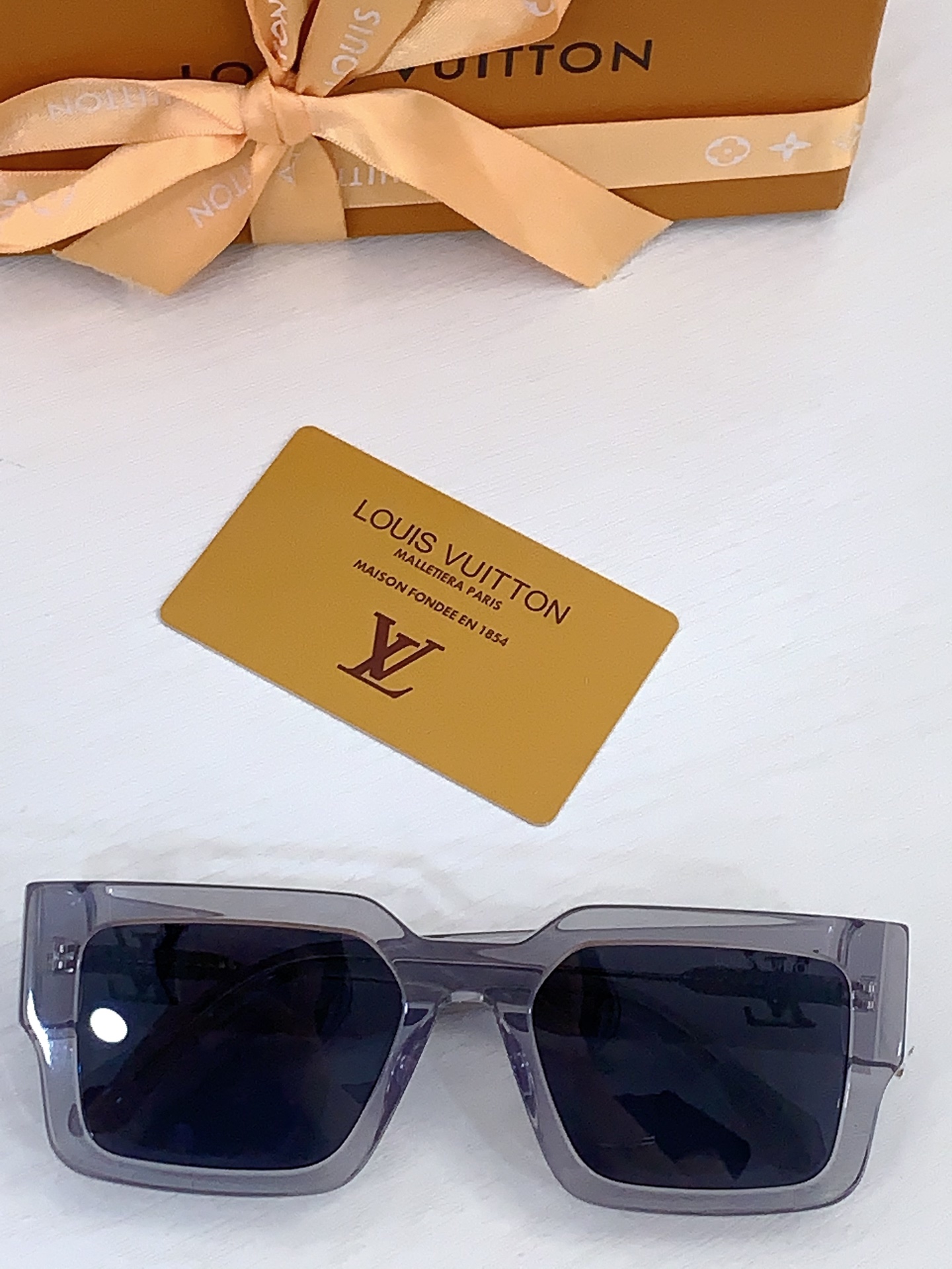 Louis Vuitton Louis Vuitto*