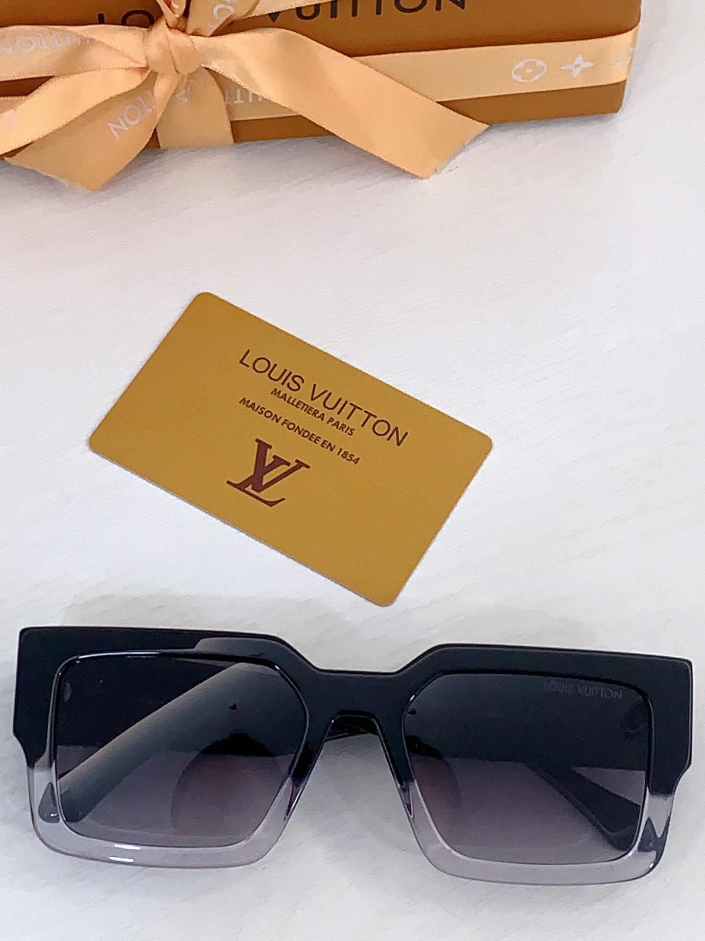 Louis Vuitton Louis Vuitto*