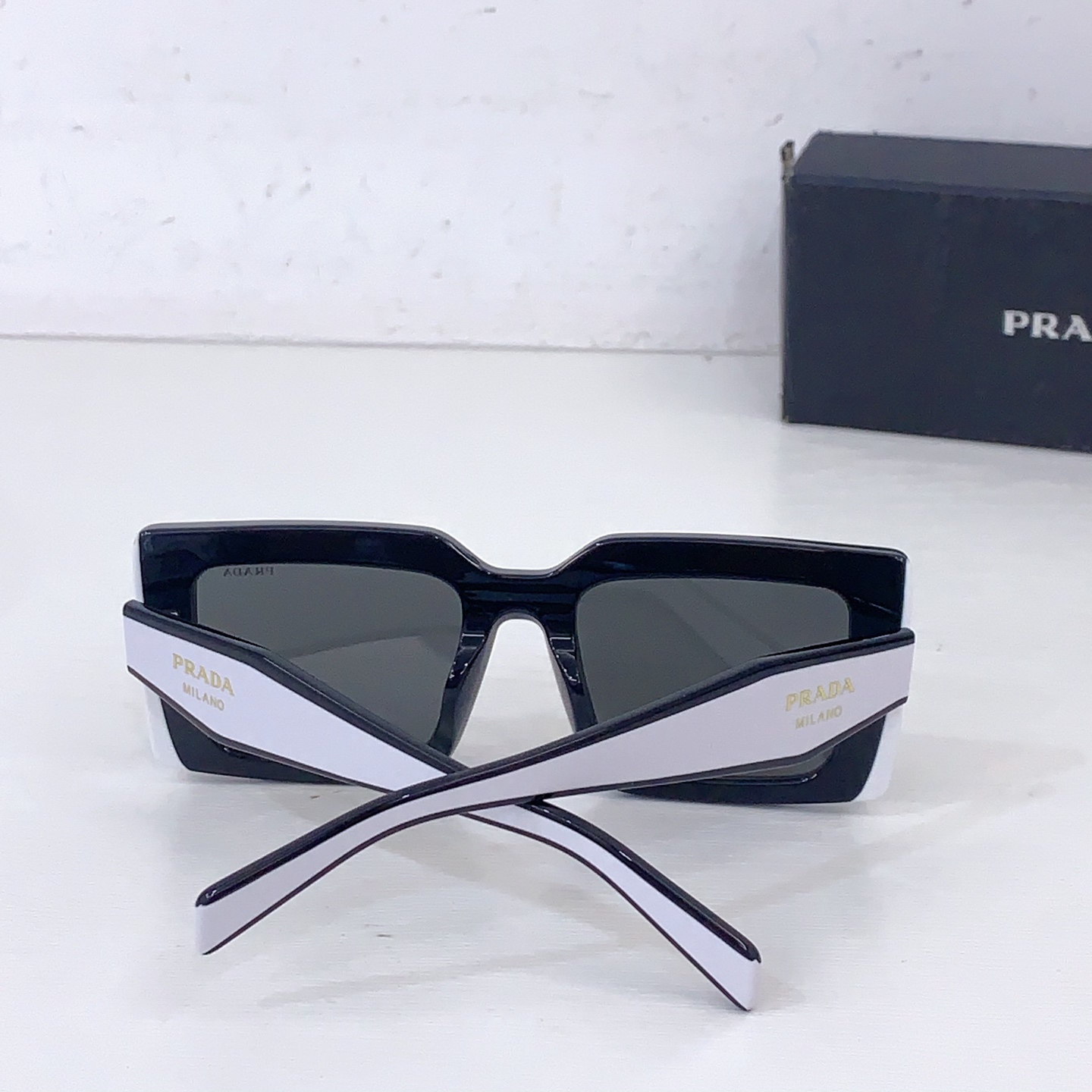 Prada PRAD*