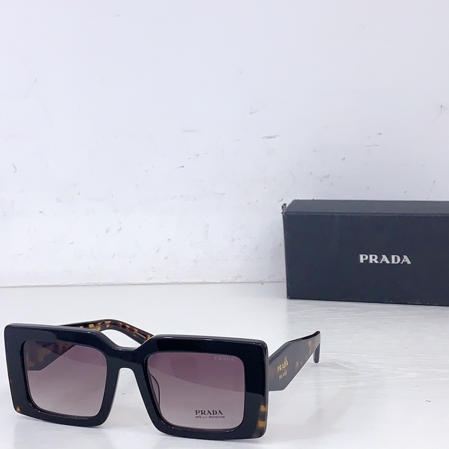 Prada PRAD*