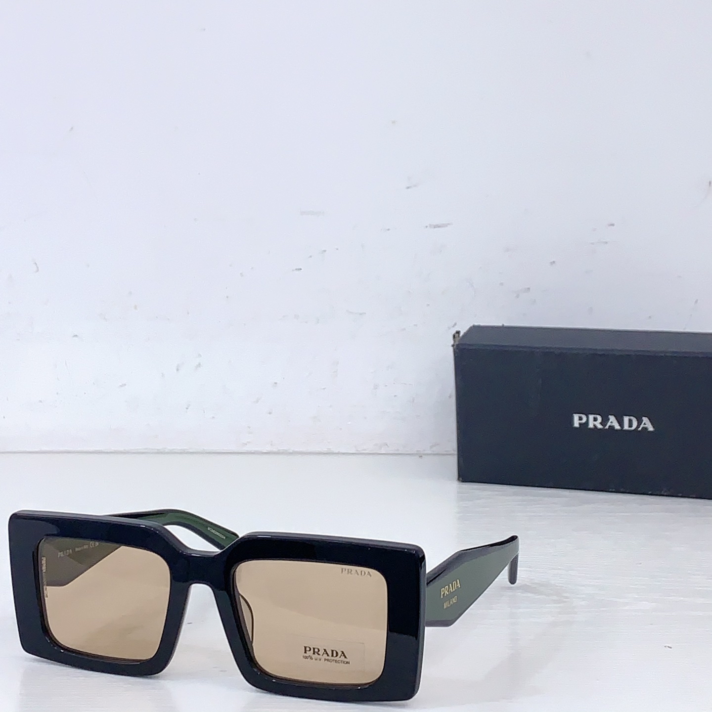 Prada PRAD*