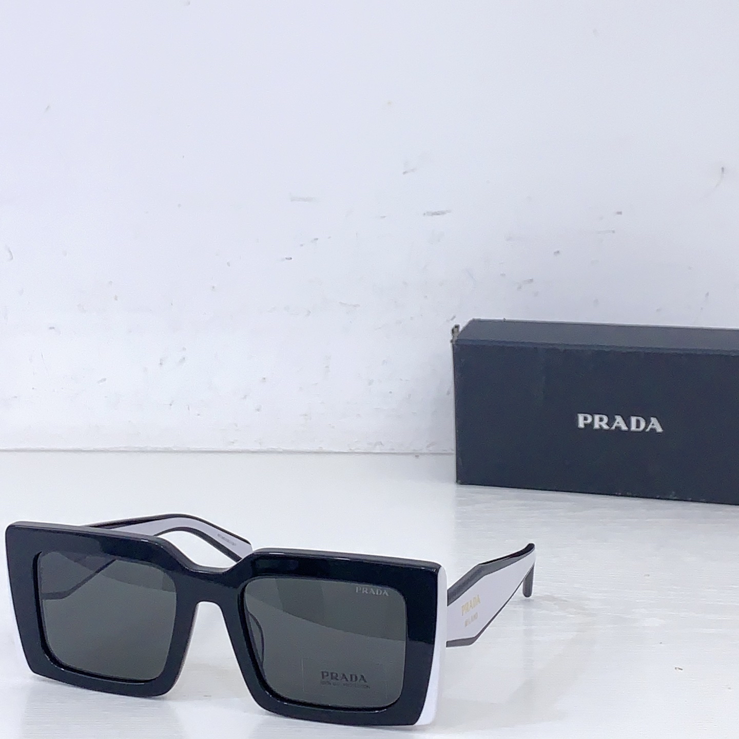 Prada PRAD*