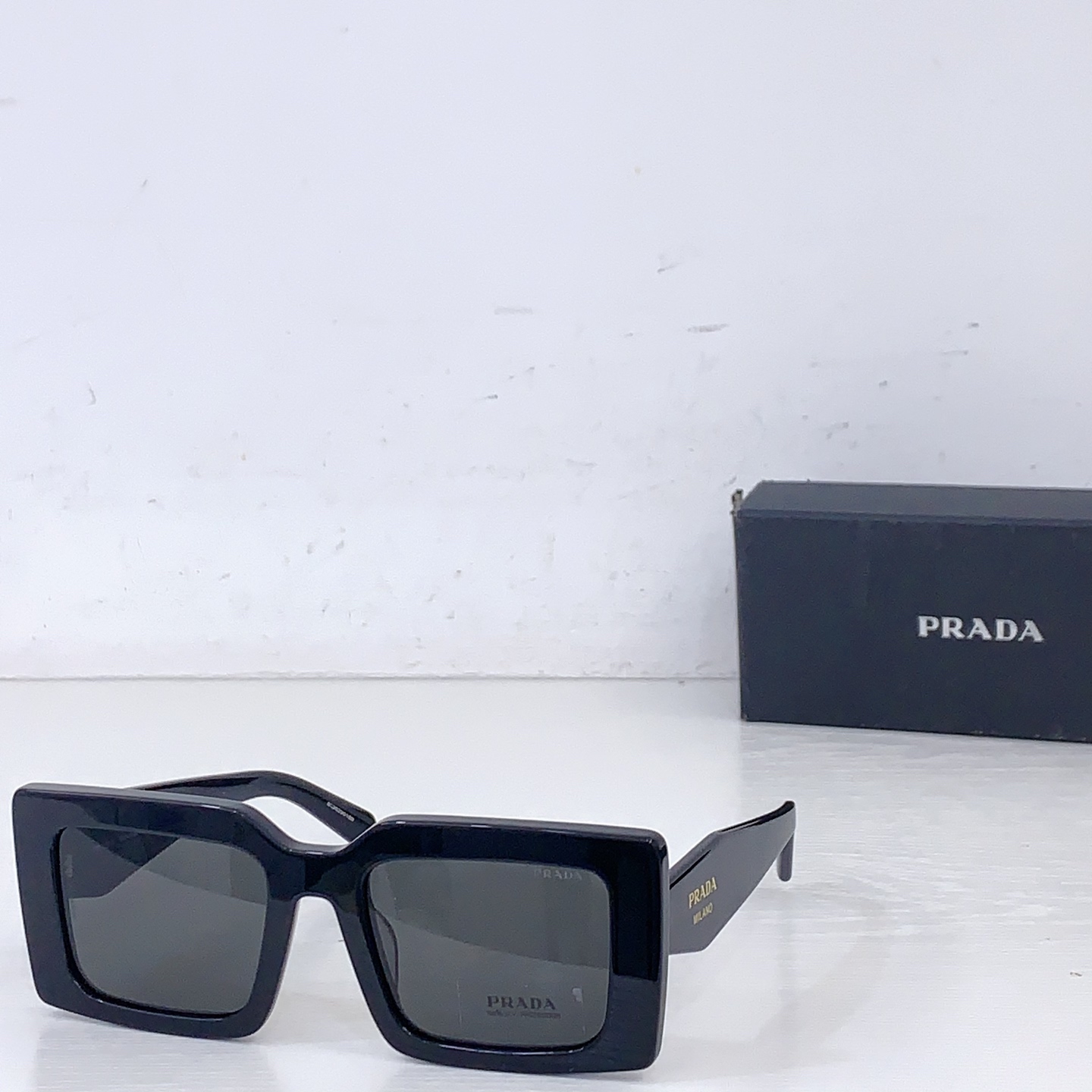 Prada PRAD*