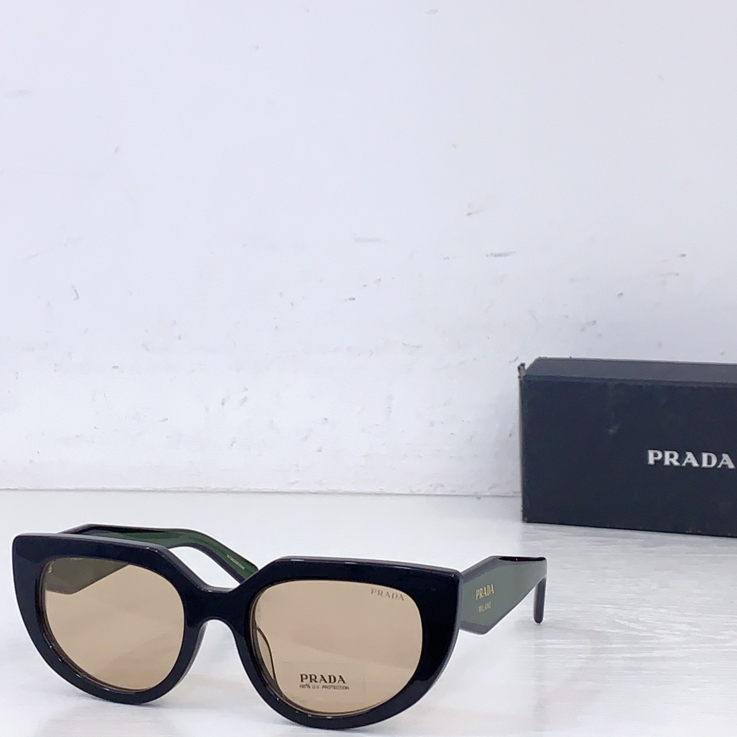 Prada PRAD*