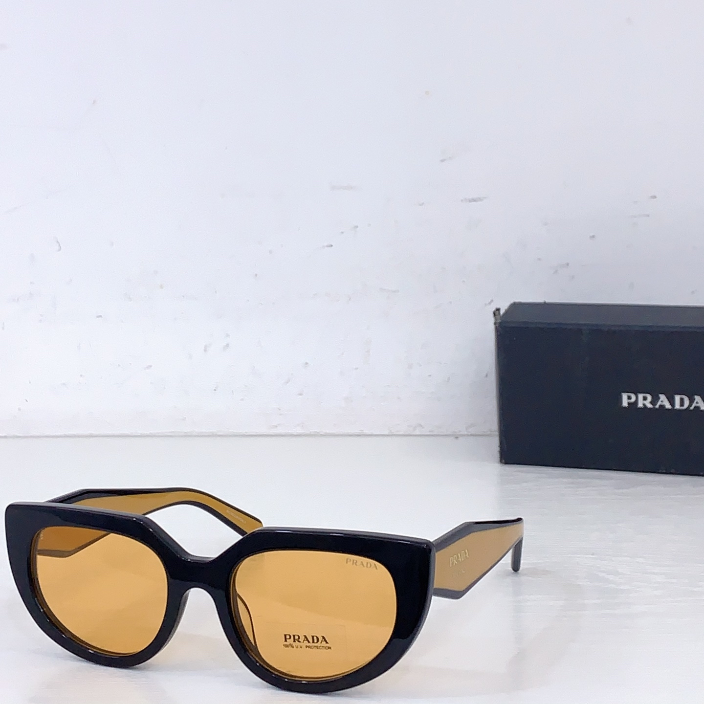 Prada PRAD*