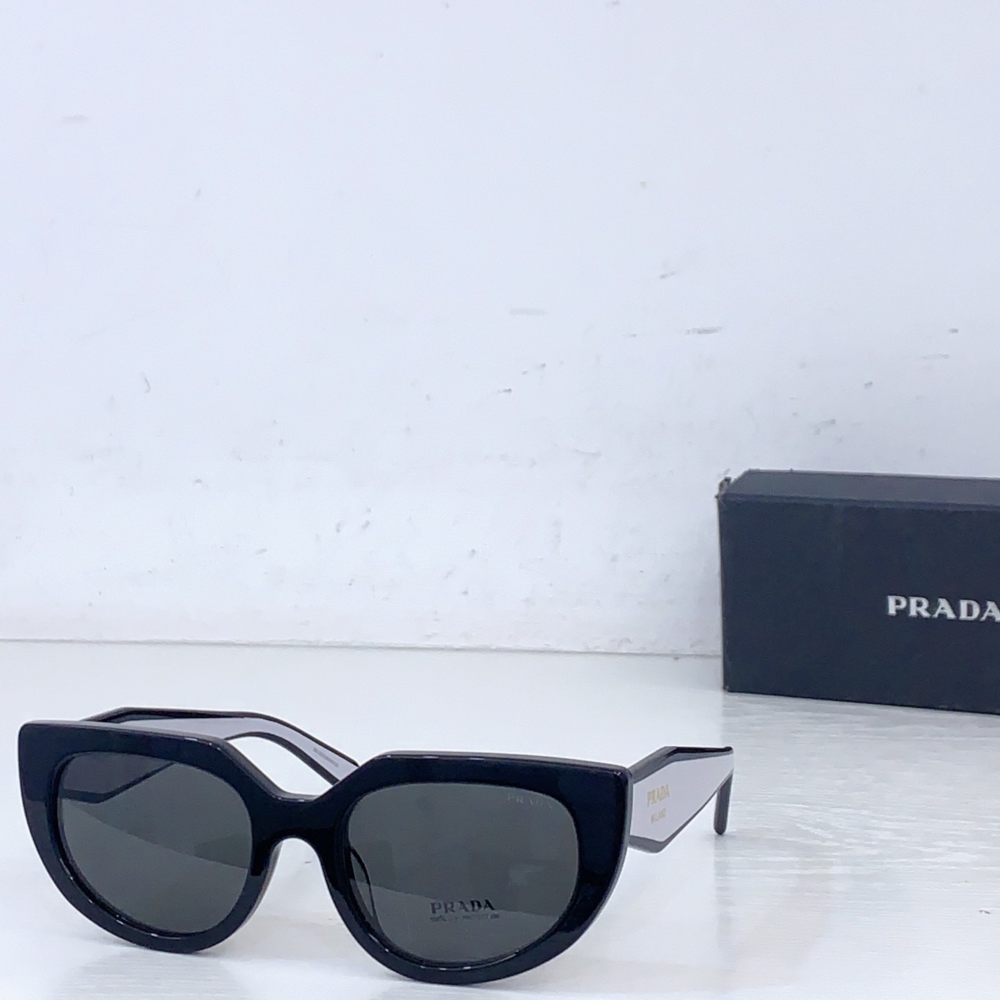 Prada PRAD*