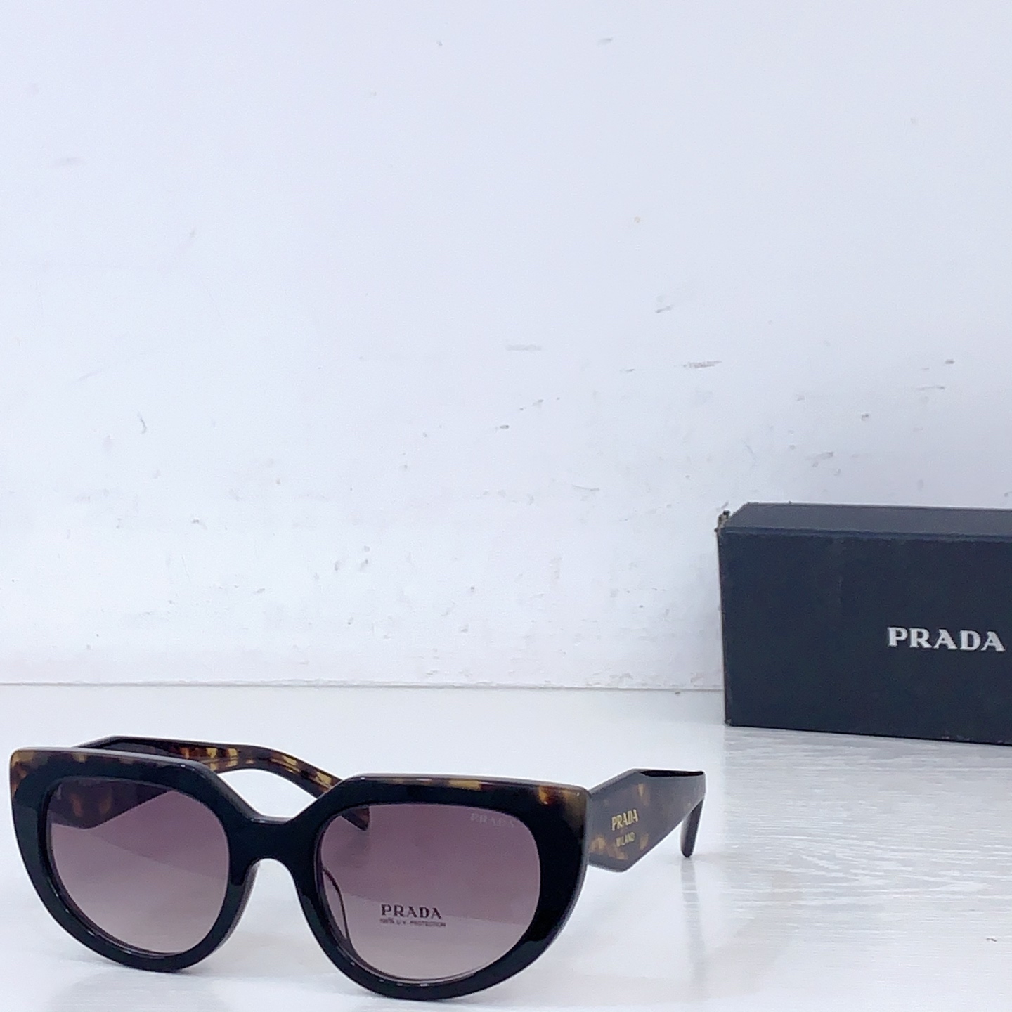 Prada PRAD*