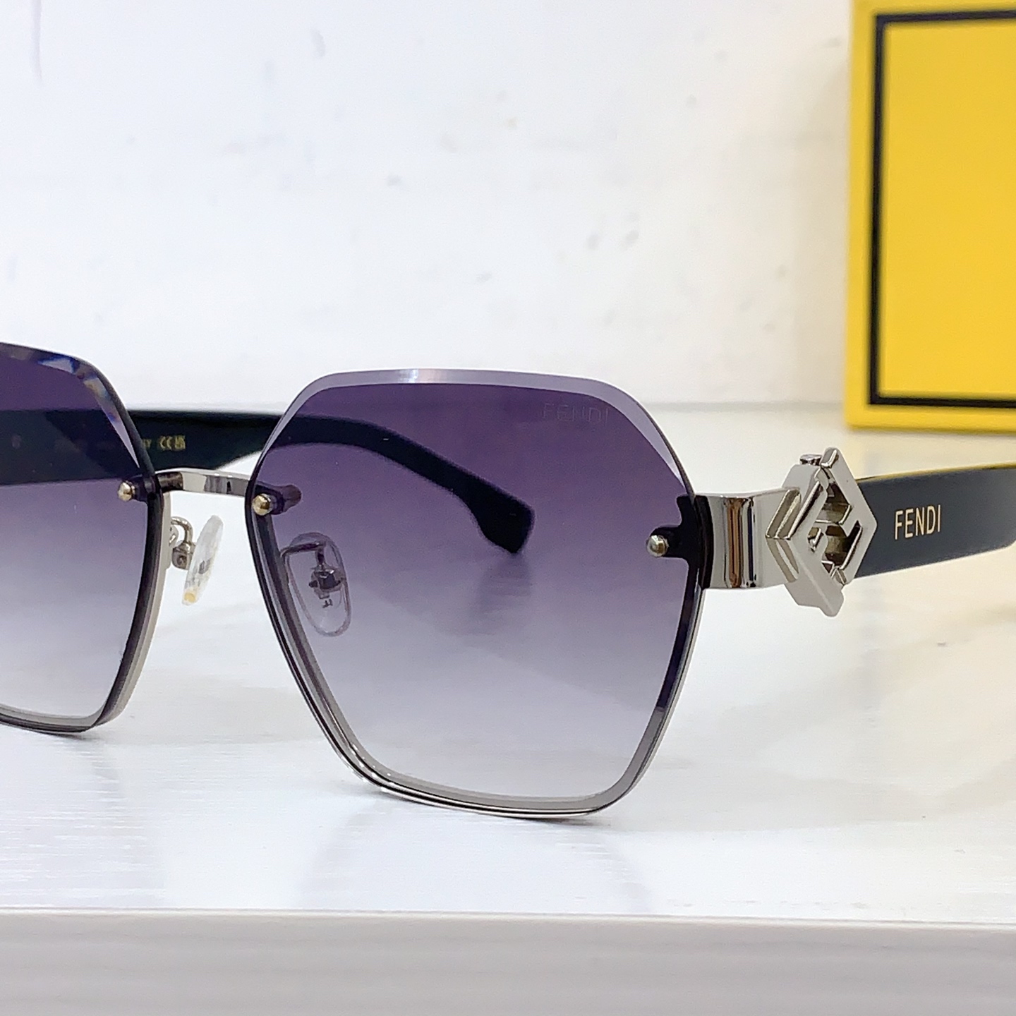 Fendi FEND*