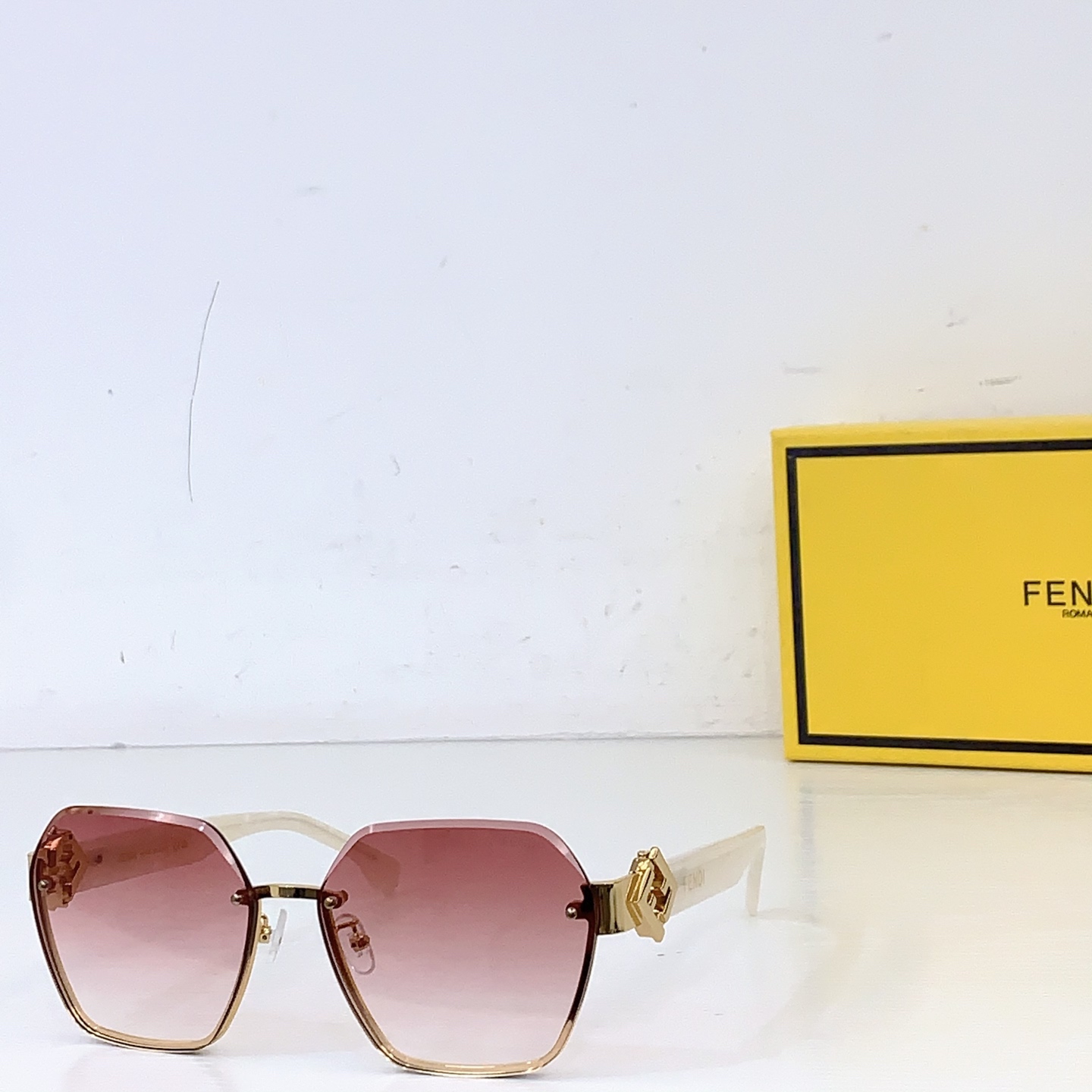 Fendi FEND*