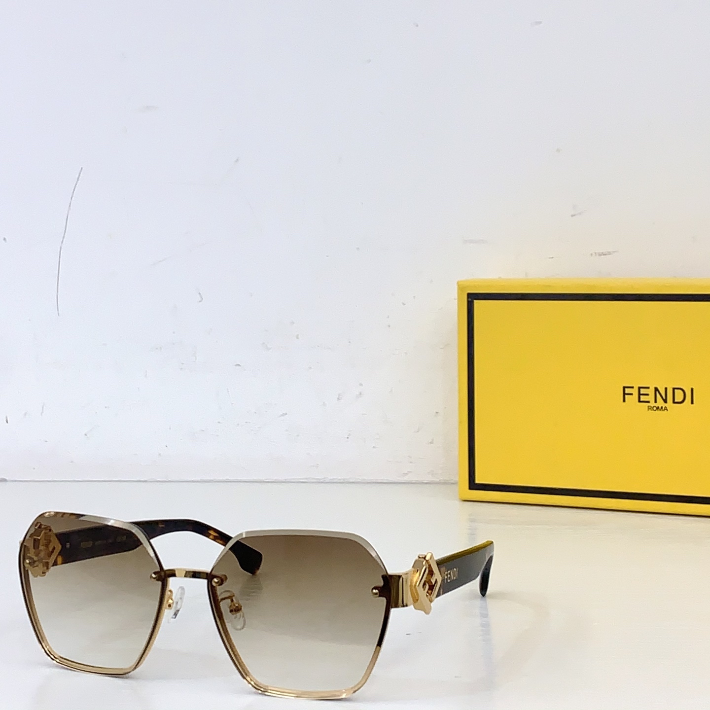 Fendi FEND*
