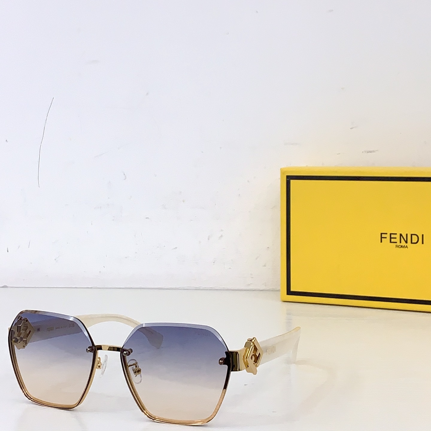 Fendi FEND*