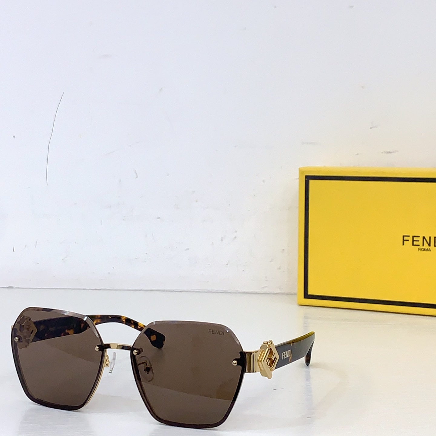 Fendi FEND*