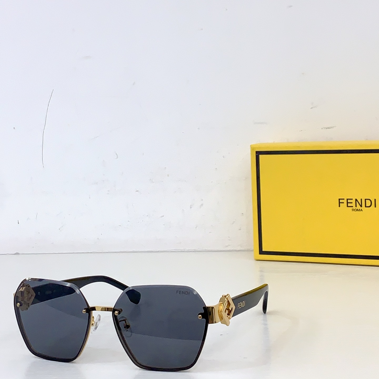 Fendi FEND*