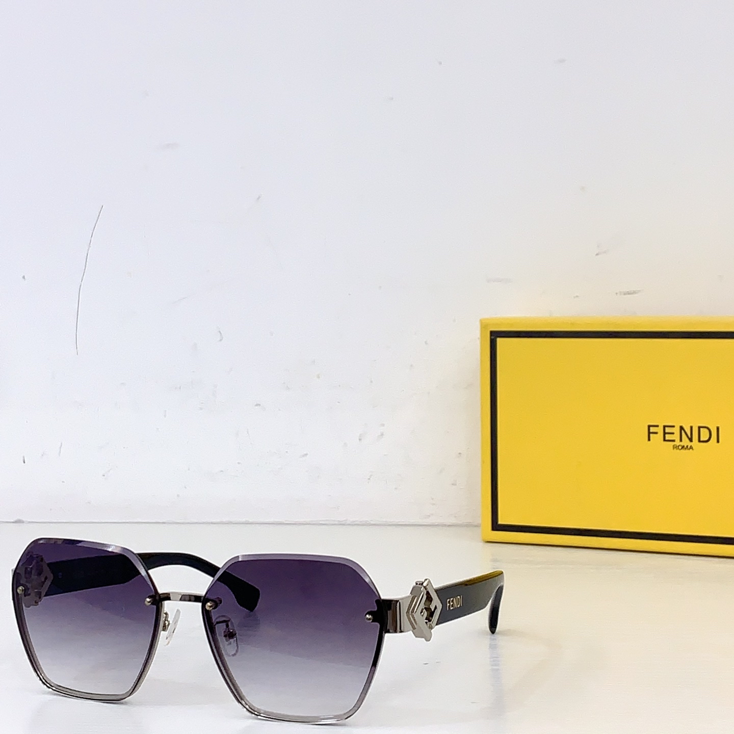 Fendi FEND*