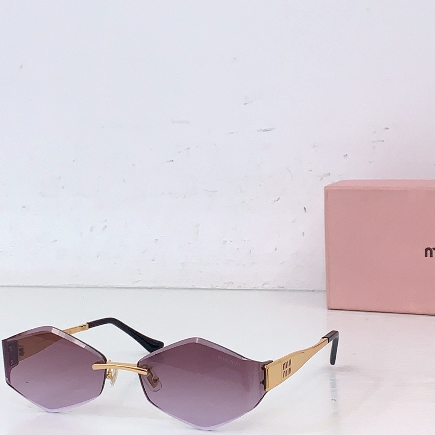 Miu Miu MIU M* MODEL: MU 140AV