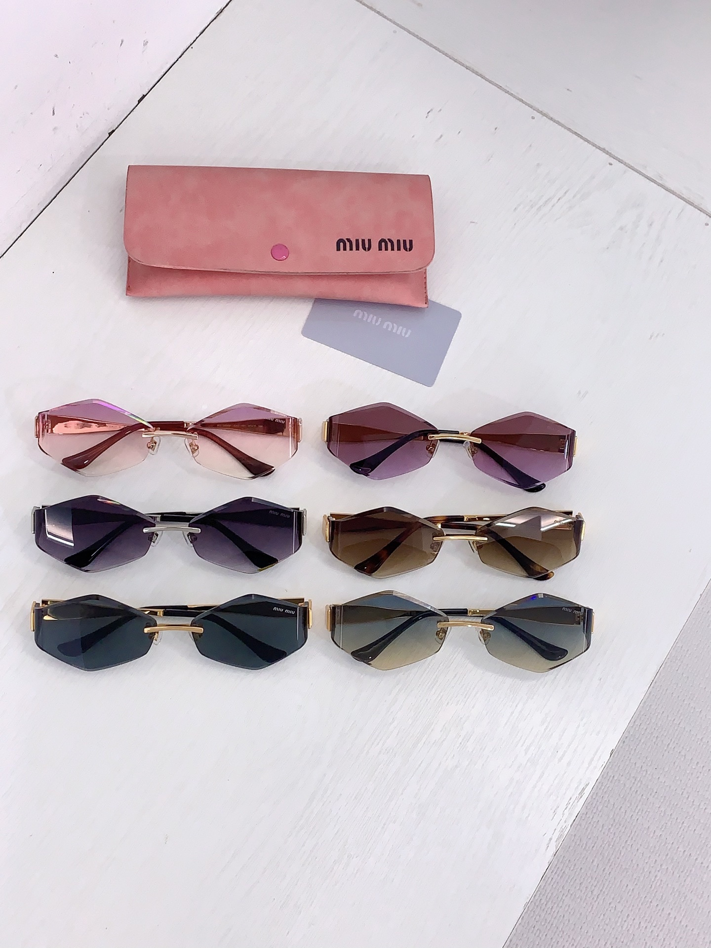 Miu Miu MIU M* MODEL: MU 140AV