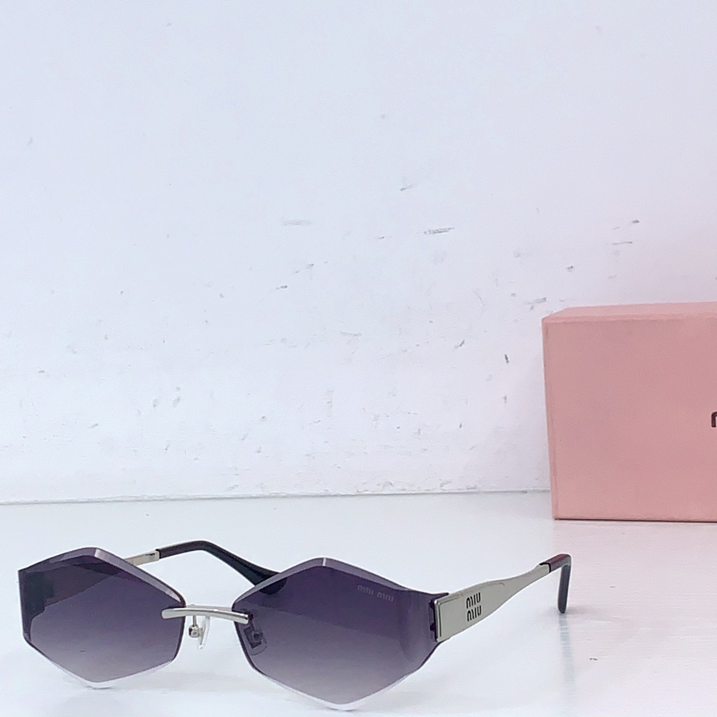 Miu Miu MIU M* MODEL: MU 140AV