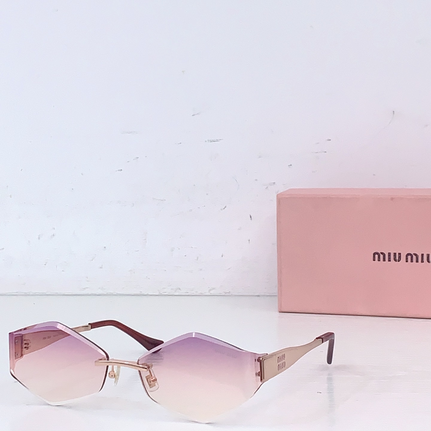 Miu Miu MIU M* MODEL: MU 140AV