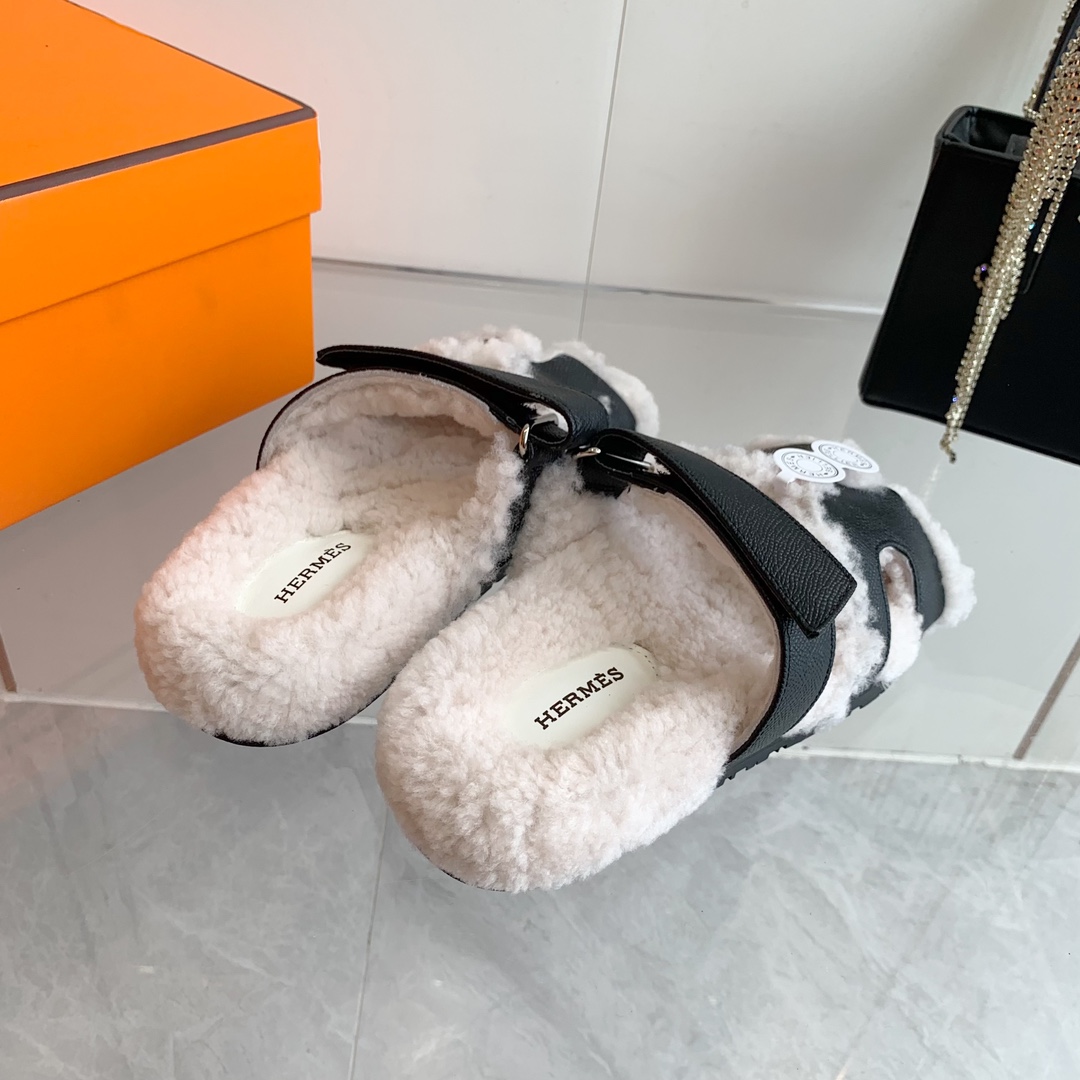 Hermès 2⃣ 3⃣ Hermes的一波惊喜爱马仕毛拖妥妥的 款 轻奢 hermes泰迪毛拖真的软软糯糯超美