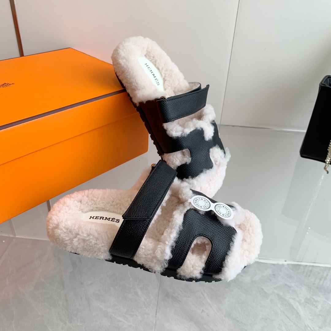 Hermès 2⃣ 3⃣ Hermes的一波惊喜爱马仕毛拖妥妥的 款 轻奢 hermes泰迪毛拖真的软软糯糯超美
