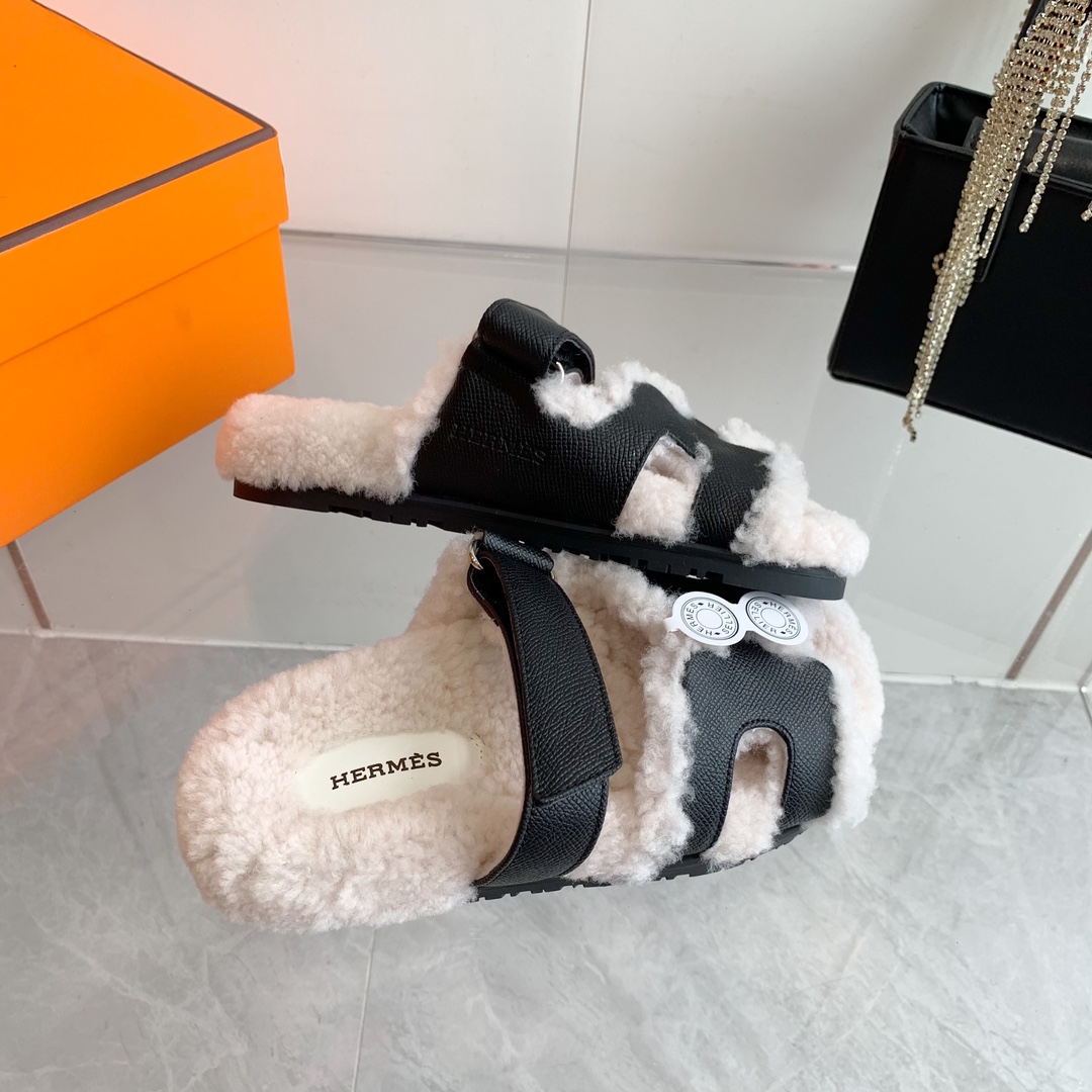 Hermès 2⃣ 3⃣ Hermes的一波惊喜爱马仕毛拖妥妥的 款 轻奢 hermes泰迪毛拖真的软软糯糯超美