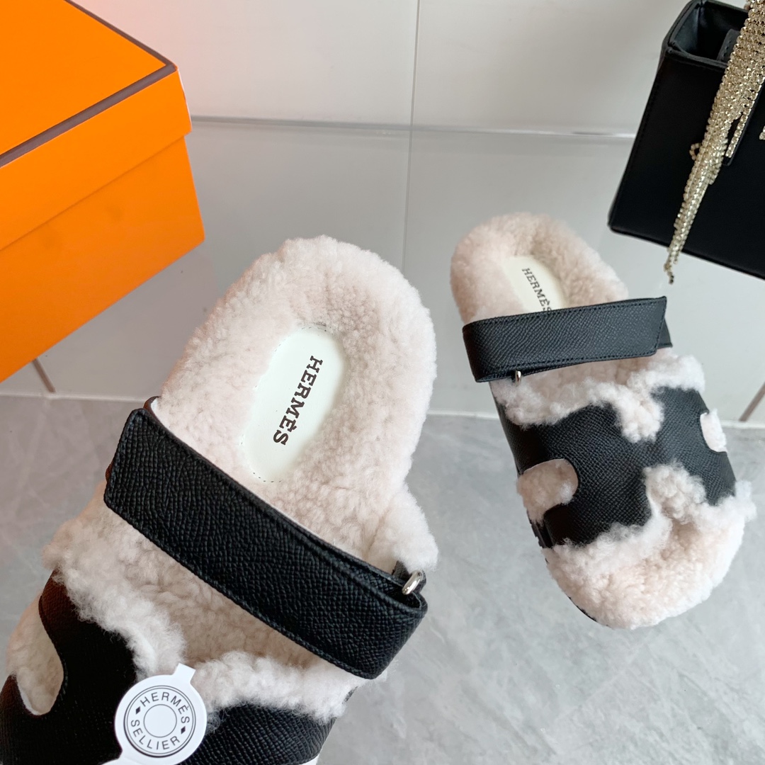 Hermès 2⃣ 3⃣ Hermes的一波惊喜爱马仕毛拖妥妥的 款 轻奢 hermes泰迪毛拖真的软软糯糯超美