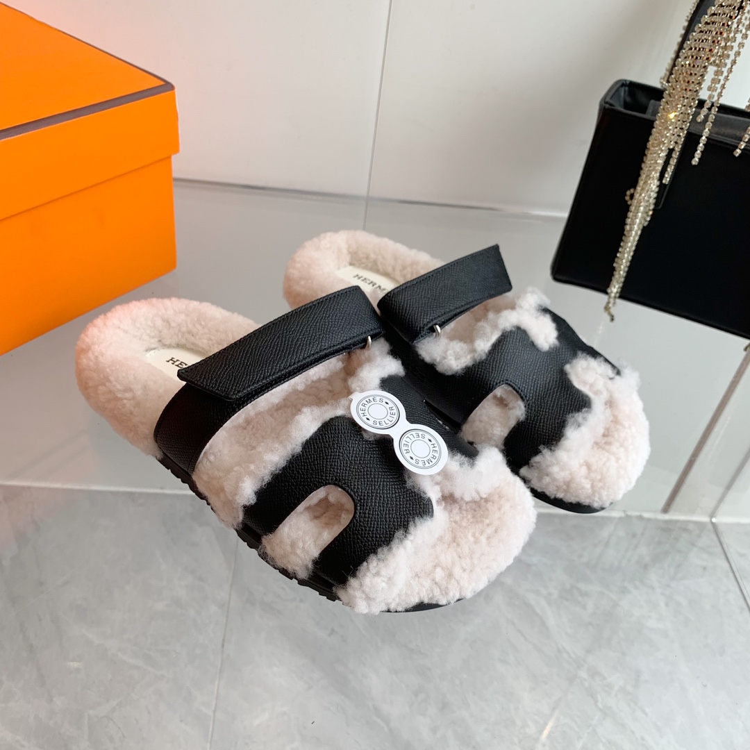 Hermès 2⃣ 3⃣ Hermes的一波惊喜爱马仕毛拖妥妥的 款 轻奢 hermes泰迪毛拖真的软软糯糯超美