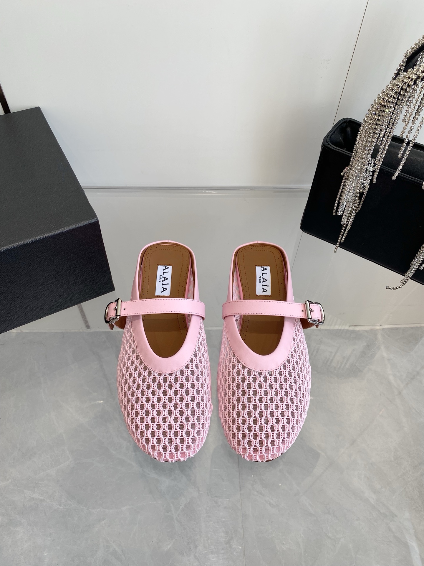 NO:459234,ALAIA 25ss French Fairy Ballet Flat Dance Shoes!  Azzedine Alaia French first-line luxury brand The last craftsman in the fashion industry Original hand-woven fabric Imported sheepskin footbed: imported sheepskin Outsole Original open mold rubber outsole Size 35-39 (customized for 40.41), ballet shoes, alaia, sheepskin19860909ALAIA 阿莱亚25ss 法式仙女芭蕾舞平底跳舞鞋！ Azzedine Alaia 法国一线奢侈品牌 时尚界最后的手艺人 面料原版手工编织面料 内里进口羊皮 垫脚:进口羊皮 大底原版开模橡胶大底 码数35-39（40.41定做）,芭蕾舞鞋,alaia,sheepskin,Women's Shoes