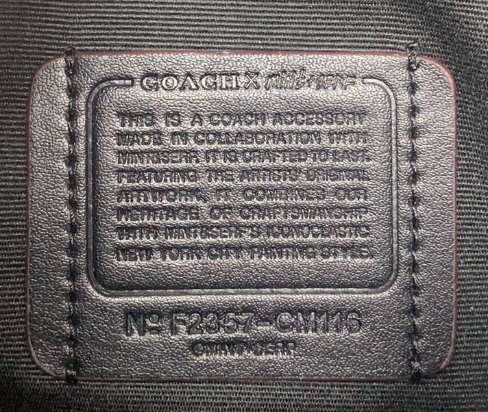 Coach COACH 九月新品CM116 Mint+Serf Signature我们在Mint+Serf设计的涂鸦底下叠加 Signature 印花 这个主题图案超酷
