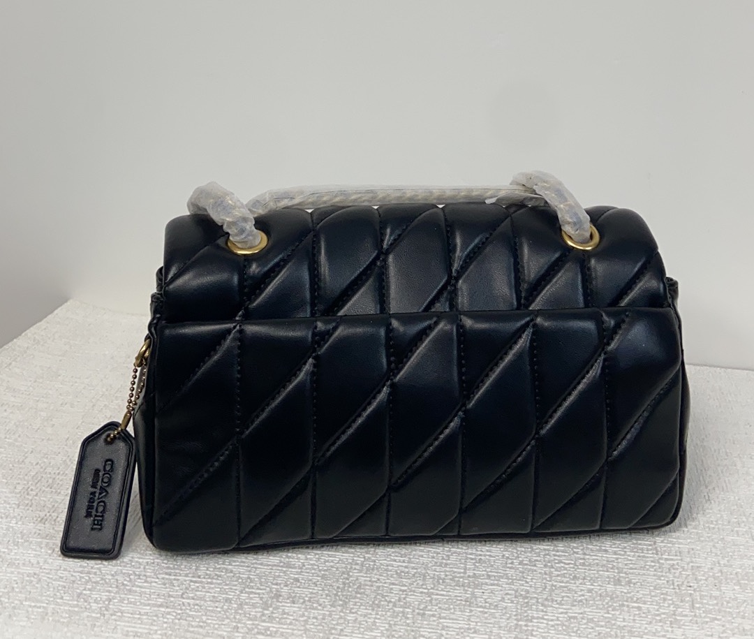 Coach Coach 2月新品 CP150 Quilting Tabby珩缝工艺的链条tabby 酷酷的暗黑扣
