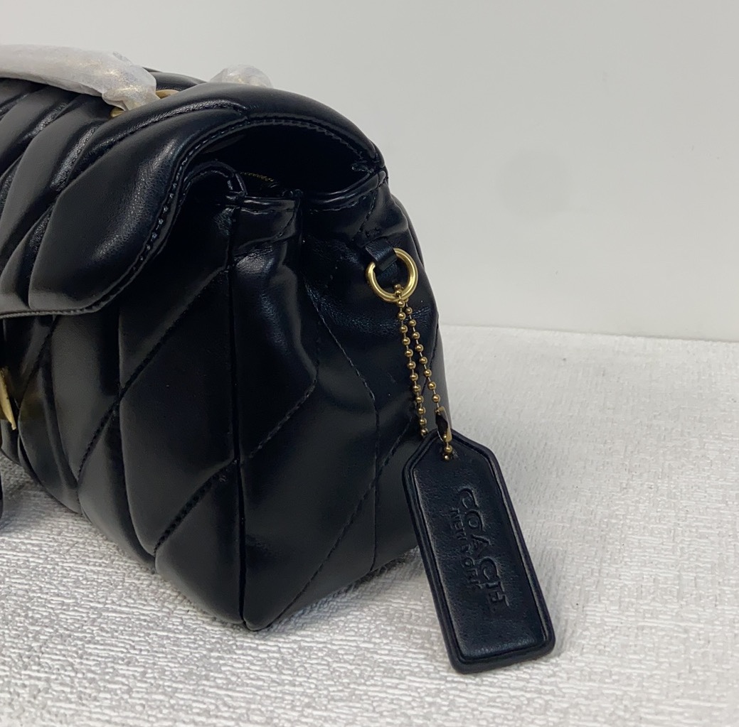Coach Coach 2月新品 CP150 Quilting Tabby珩缝工艺的链条tabby 酷酷的暗黑扣