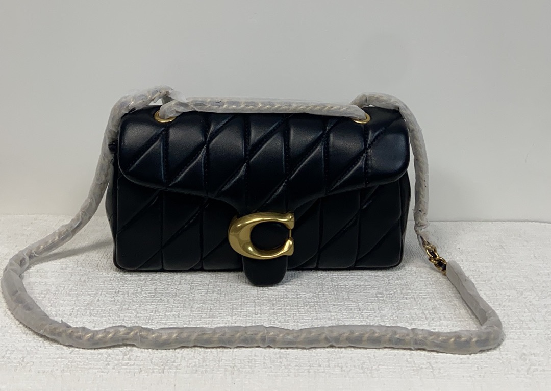 Coach Coach 2月新品 CP150 Quilting Tabby珩缝工艺的链条tabby 酷酷的暗黑扣