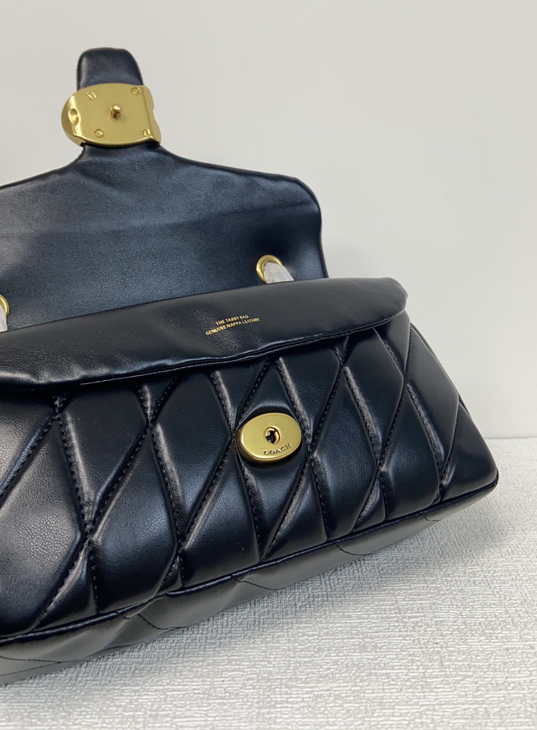 Coach Coach 2月新品 CP150 Quilting Tabby珩缝工艺的链条tabby 酷酷的暗黑扣