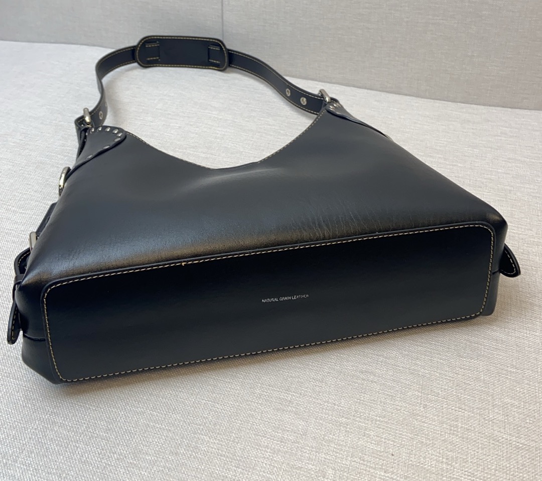 5月新品CT721 CT722Coach也有机车风 Coach的1月亲新款 Cargo soft tabby系列满满酷飒机车风