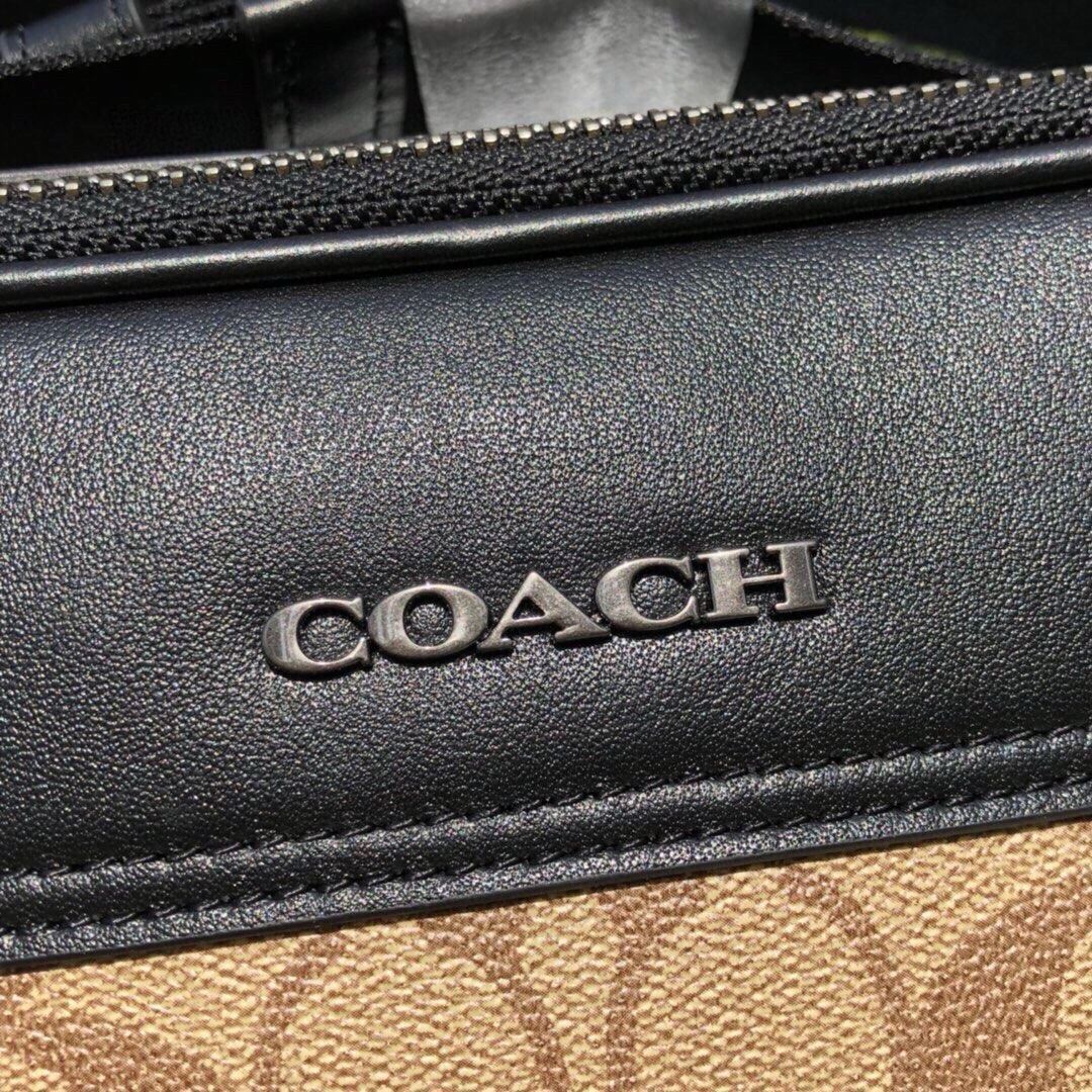Coach C4149 最新款COACH 蔻驰 奥莱款 款 男士单肩背斜挎包 新款比以前的相机包大一点