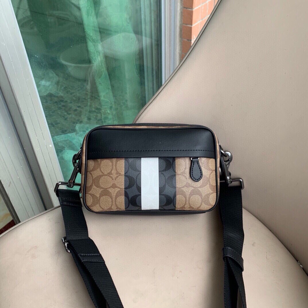 Coach C家 新款条纹 男士相机包小方包 老花 Graham Crossbody 通勤单肩斜挎包 胸包、还可以当手包使用～ 潮男 百搭