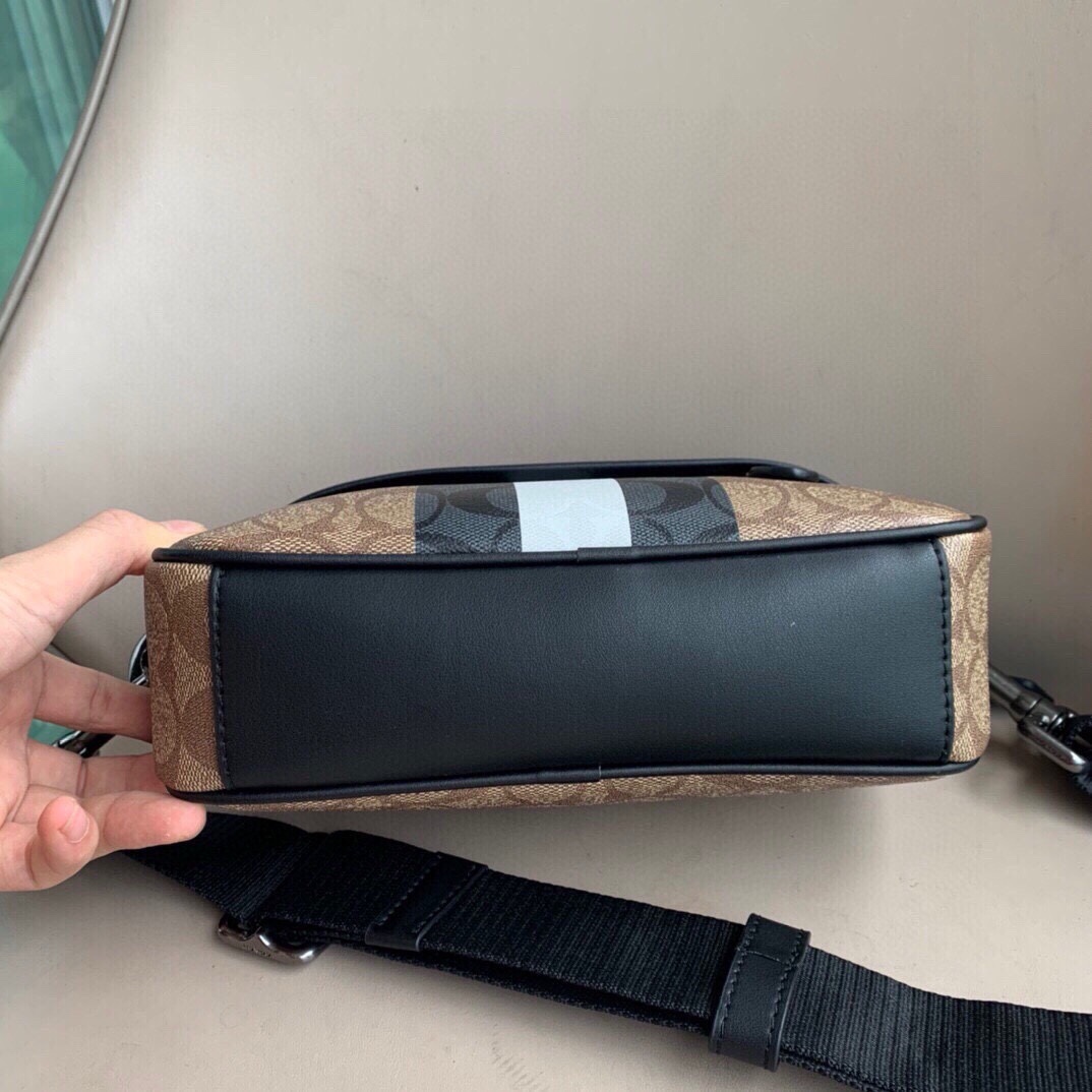 Coach C家 新款条纹 男士相机包小方包 老花 Graham Crossbody 通勤单肩斜挎包 胸包、还可以当手包使用～ 潮男 百搭