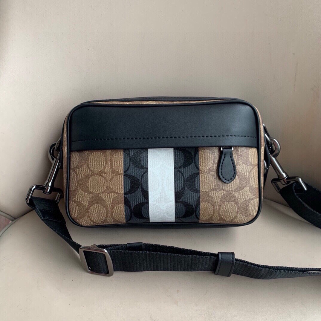 Coach C家 新款条纹 男士相机包小方包 老花 Graham Crossbody 通勤单肩斜挎包 胸包、还可以当手包使用～ 潮男 百搭