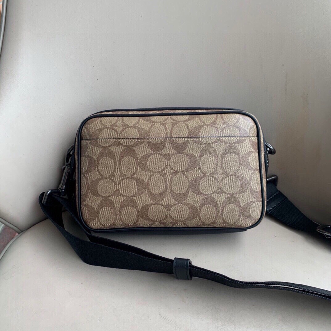 Coach C家 新款条纹 男士相机包小方包 老花 Graham Crossbody 通勤单肩斜挎包 胸包、还可以当手包使用～ 潮男 百搭