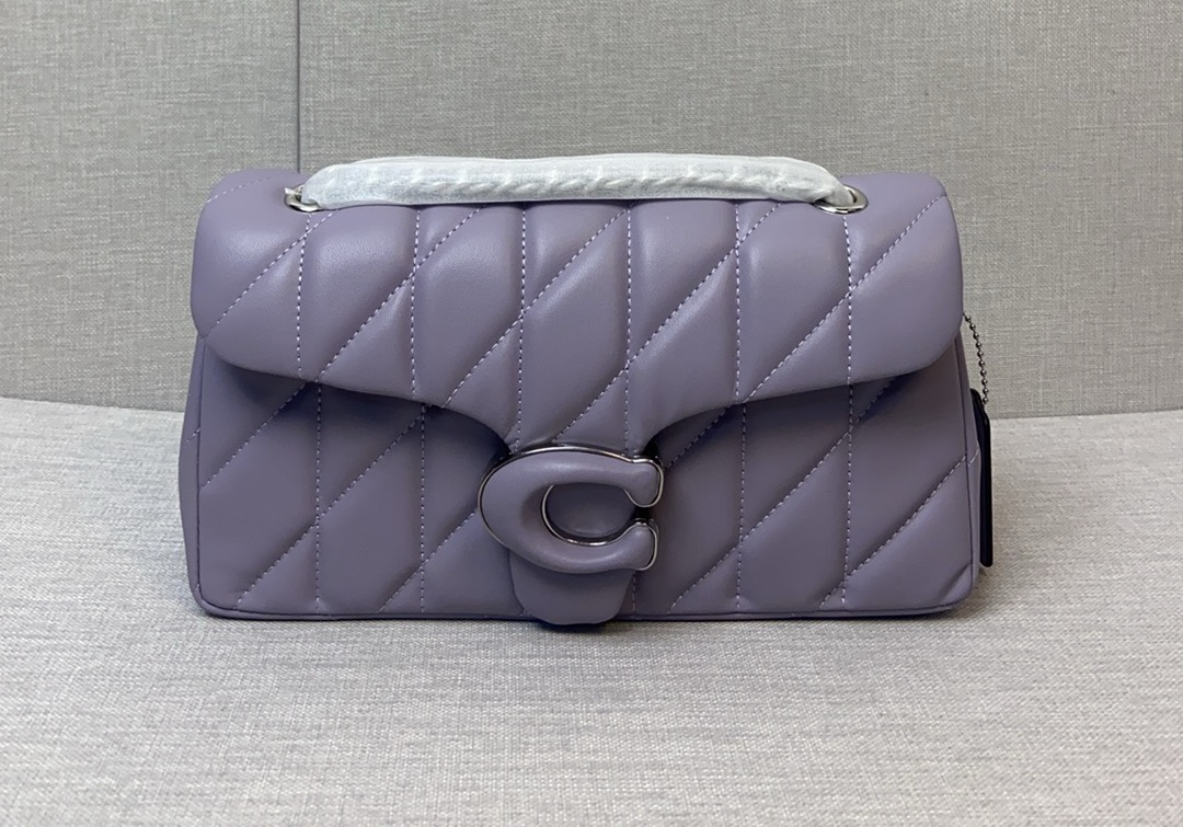 Coach 新品 CP210 CP207 Quilting Tabby珩缝工艺的链条tabby 酷酷的暗黑扣低调又高级的银色扣