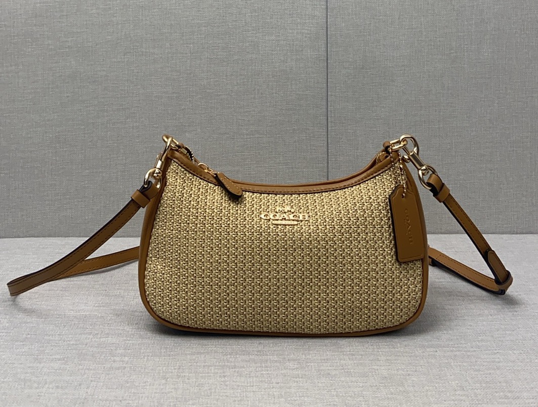 Coach ～5月新品 Coach CR350 玩转这个夏天Soft 有氛围感夏日去度假海边拍照非常出片应景触感