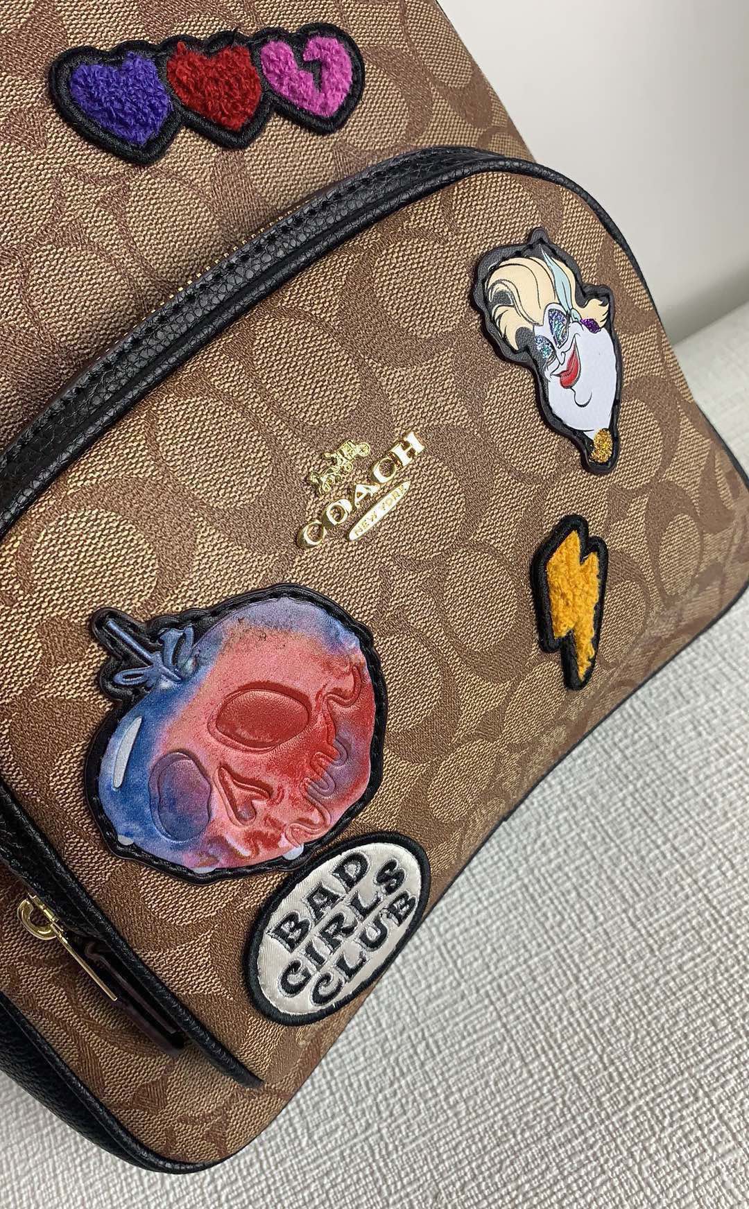 coach/蔻驰新款 CC148 徽章Court系列奥莱款中号女士PVC配皮双肩背包出货