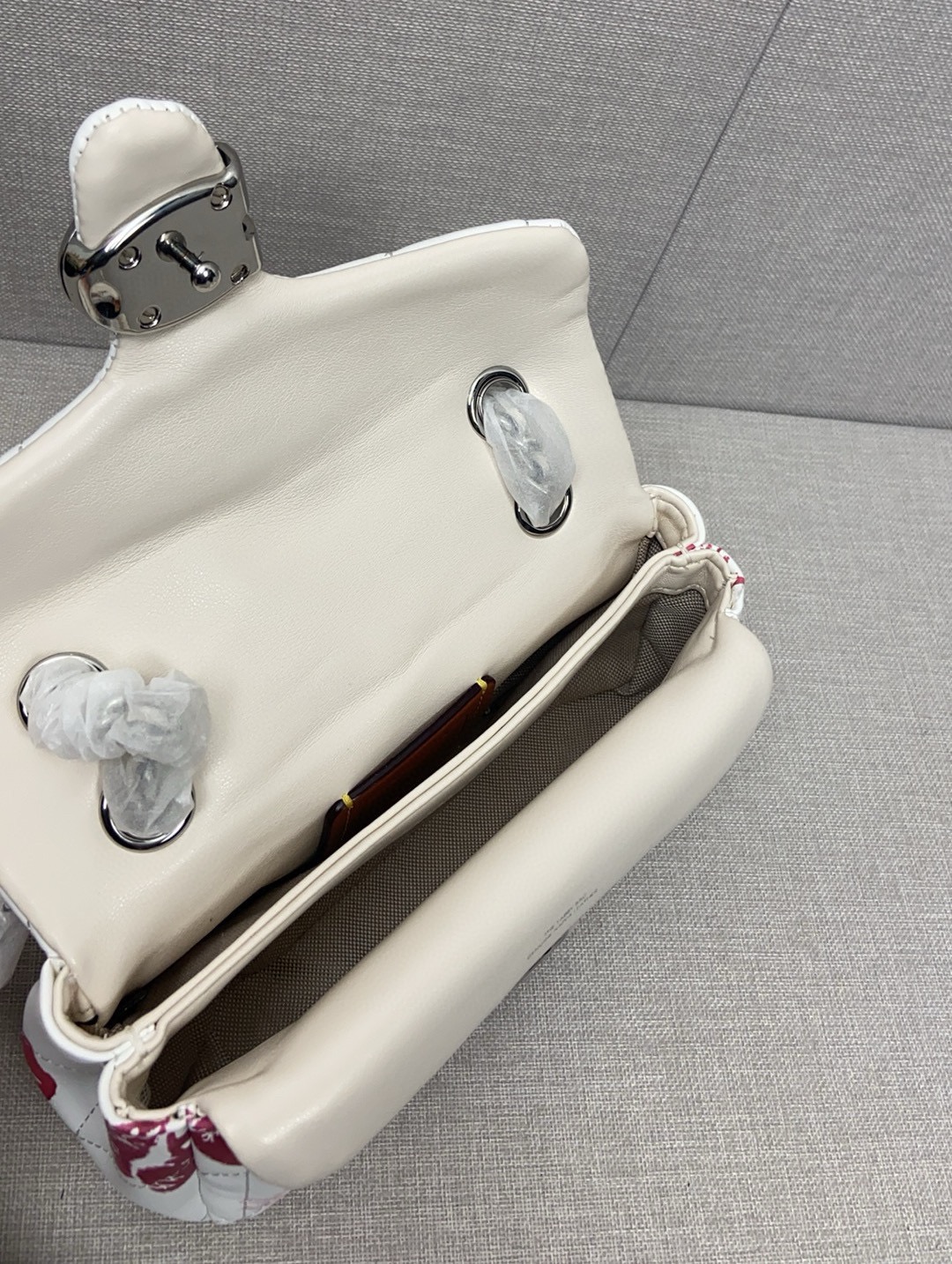 Coach Coach白色5月新品 CR114