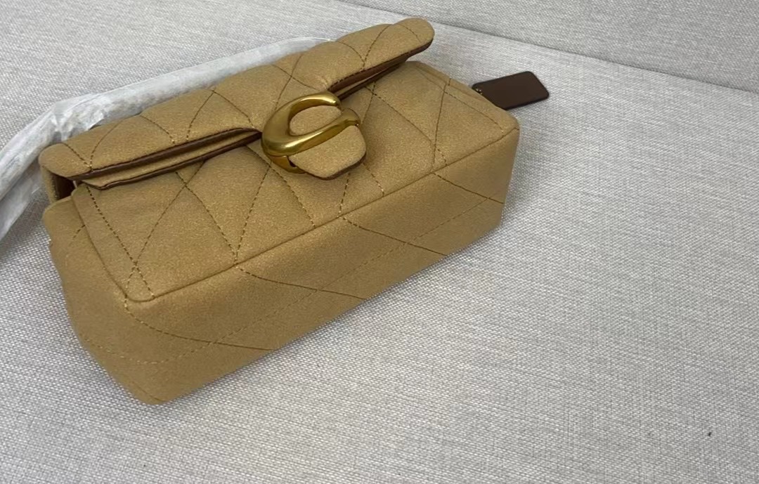 Coach Coach 2月新品 CW626 Quilting Tabby珩缝工艺的链条tabby 酷酷的暗黑扣