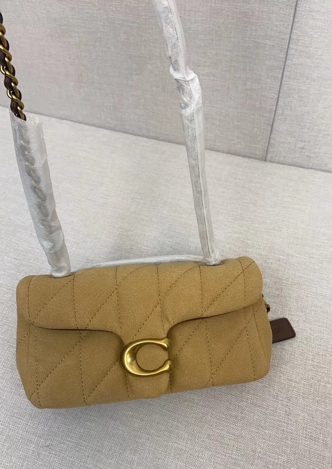 Coach Coach 2月新品 CW626 Quilting Tabby珩缝工艺的链条tabby 酷酷的暗黑扣