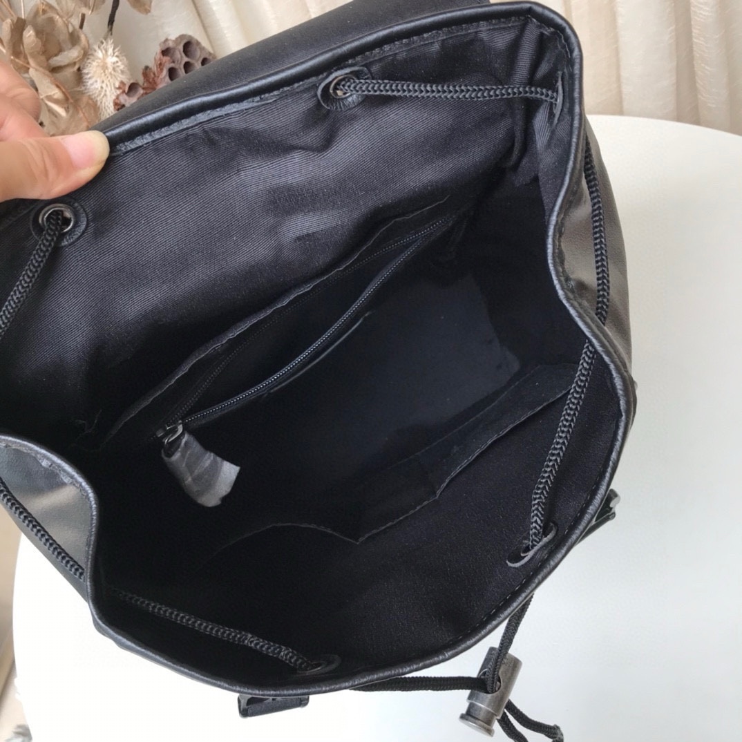 Coach coach C2710 新款男士双肩登山包 男士背包 两侧有口袋 背后贴心网状设计 100％头层牛皮